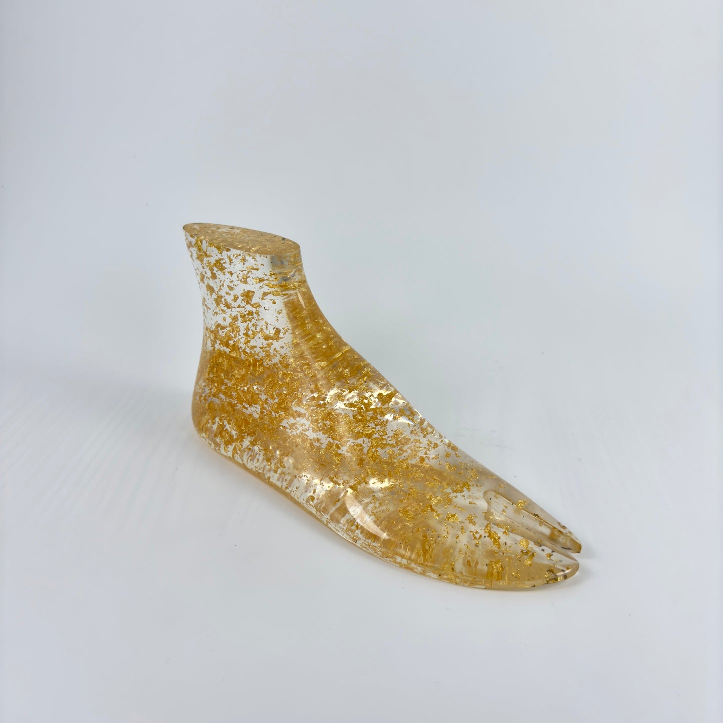 TRANSPARENT RESIN THONG SANDLE INPLANTED WITH GOLD LEAF FOOT MODEL ACRYLIC SANDAL MODEL,DISPLAY , RINGS MODEL ACRYLIC FOOT MANNEQUIN.