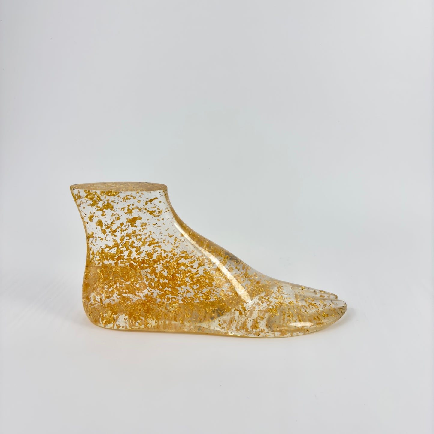 TRANSPARENT RESIN THONG SANDLE INPLANTED WITH GOLD LEAF FOOT MODEL ACRYLIC SANDAL MODEL,DISPLAY , RINGS MODEL ACRYLIC FOOT MANNEQUIN.