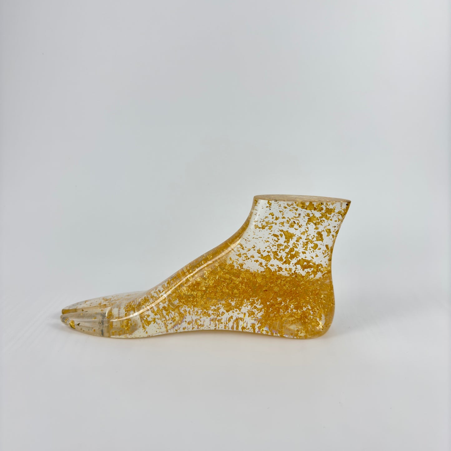 TRANSPARENT RESIN THONG SANDLE INPLANTED WITH GOLD LEAF FOOT MODEL ACRYLIC SANDAL MODEL,DISPLAY , RINGS MODEL ACRYLIC FOOT MANNEQUIN.