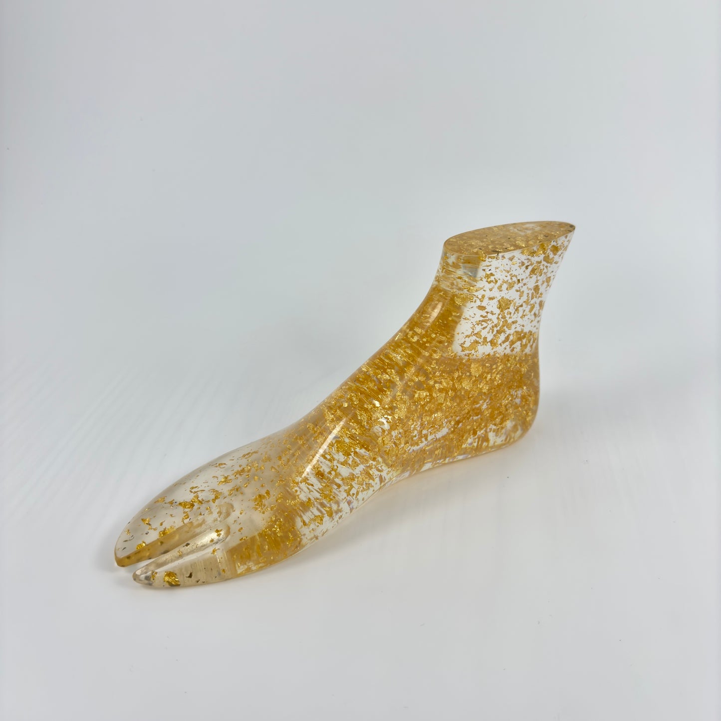 TRANSPARENT RESIN THONG SANDLE INPLANTED WITH GOLD LEAF FOOT MODEL ACRYLIC SANDAL MODEL,DISPLAY , RINGS MODEL ACRYLIC FOOT MANNEQUIN.