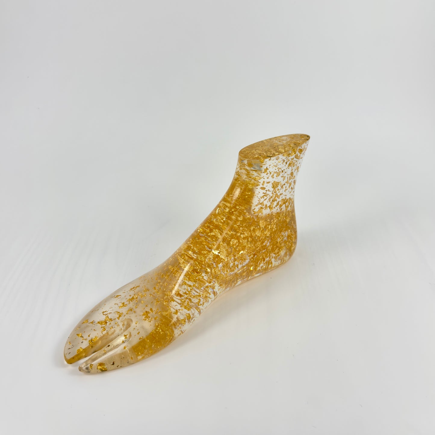 TRANSPARENT RESIN THONG SANDLE INPLANTED WITH GOLD LEAF FOOT MODEL ACRYLIC SANDAL MODEL,DISPLAY , RINGS MODEL ACRYLIC FOOT MANNEQUIN.