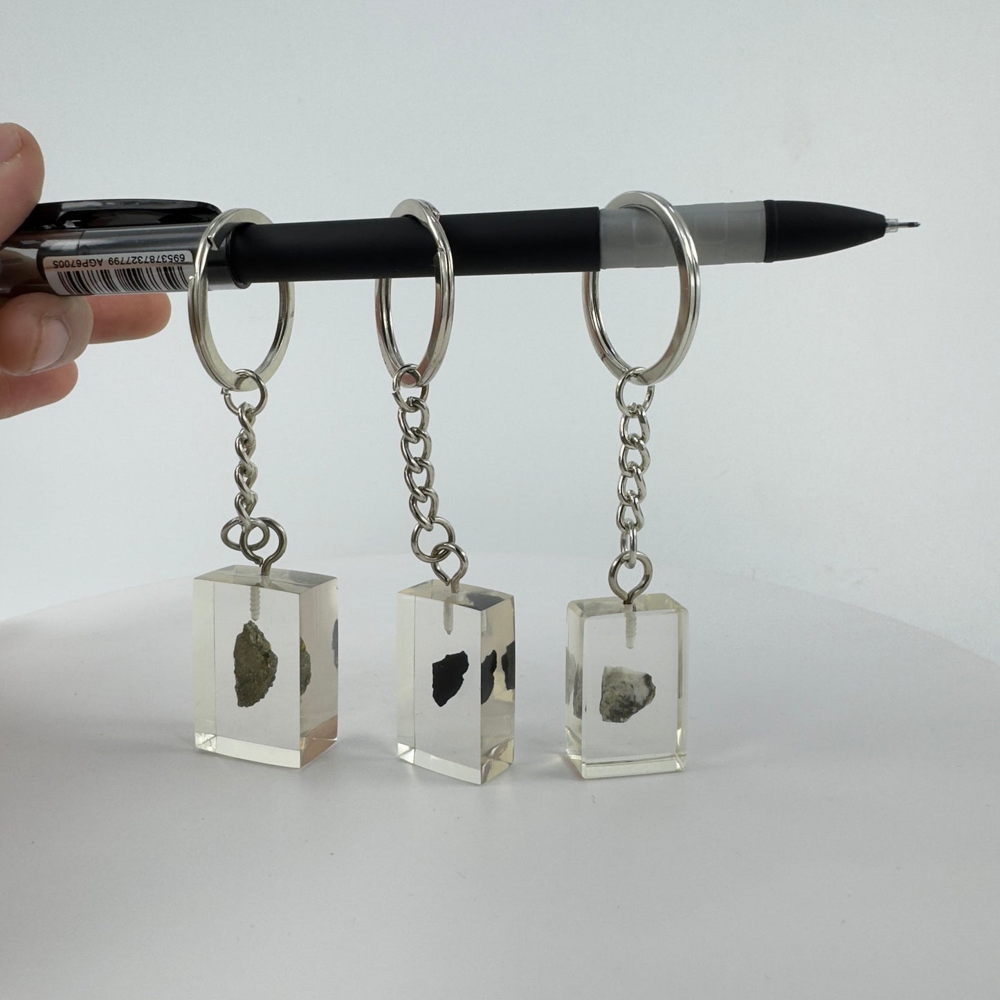 ENCAPSULATED TRANSPARENT ACRYLIC KEY CHAIN