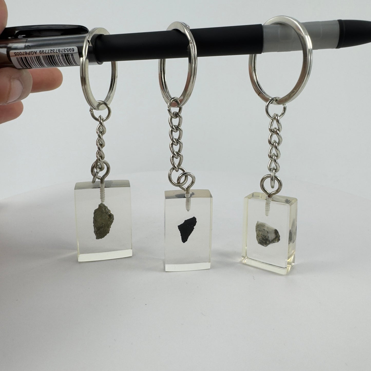 ENCAPSULATED TRANSPARENT ACRYLIC KEY CHAIN