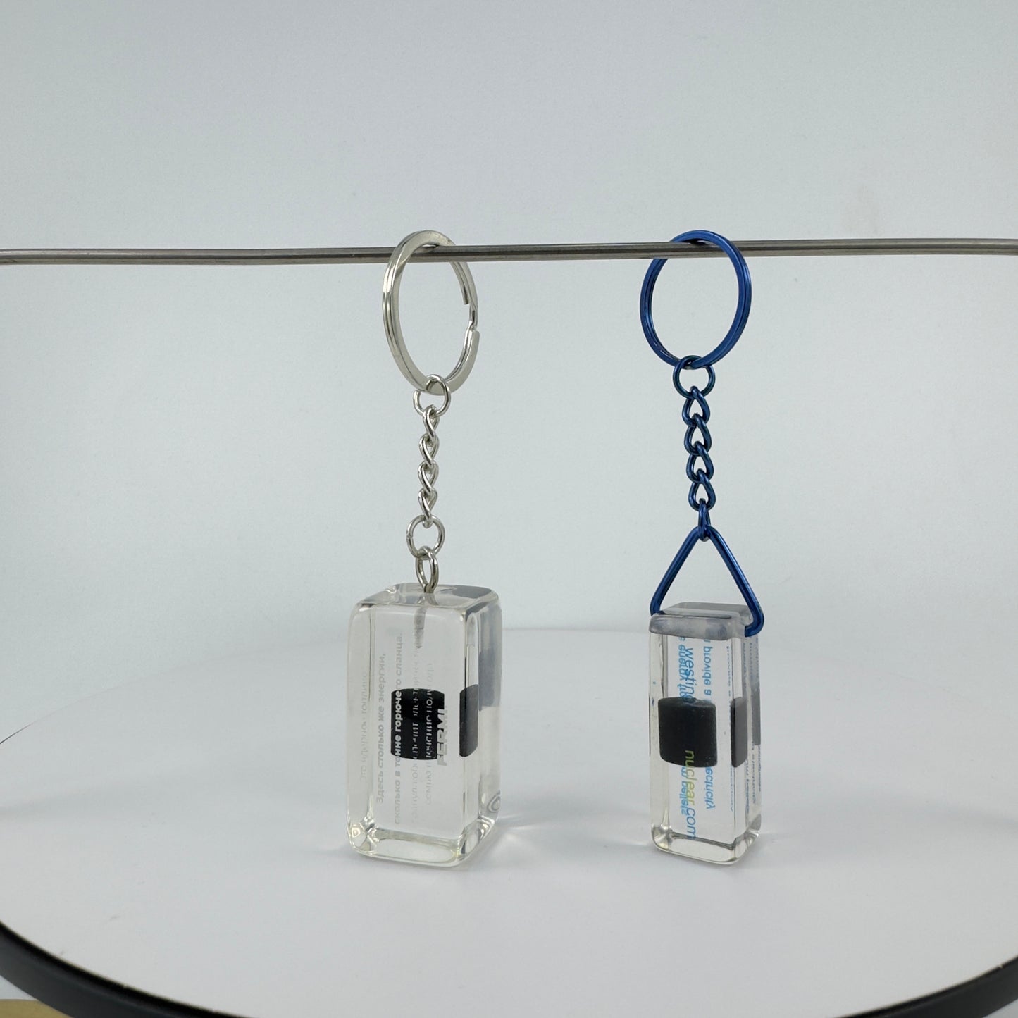 ENCAPSULATED TRANSPARENT RESIN KEY CHAIN