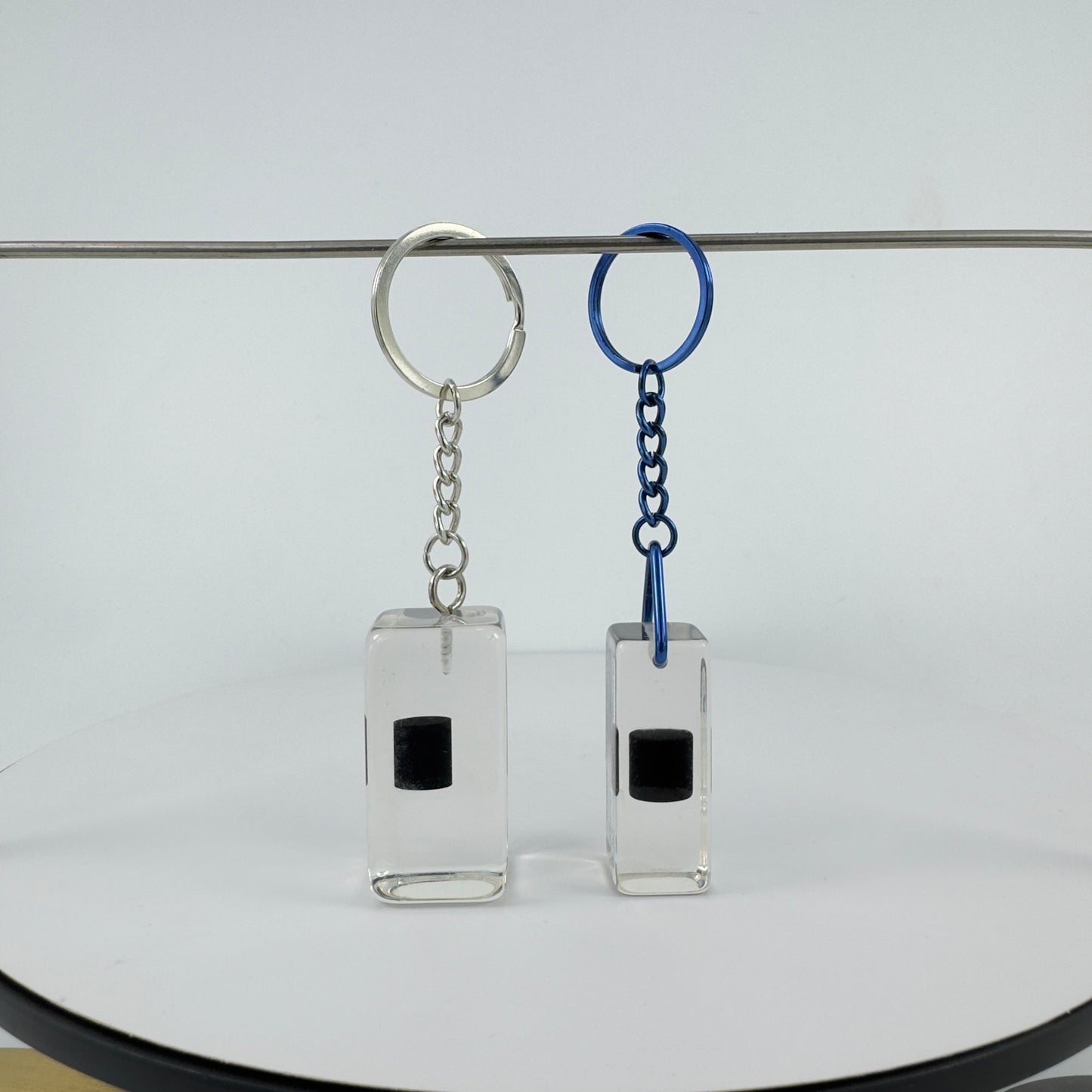 ENCAPSULATED TRANSPARENT RESIN KEY CHAIN