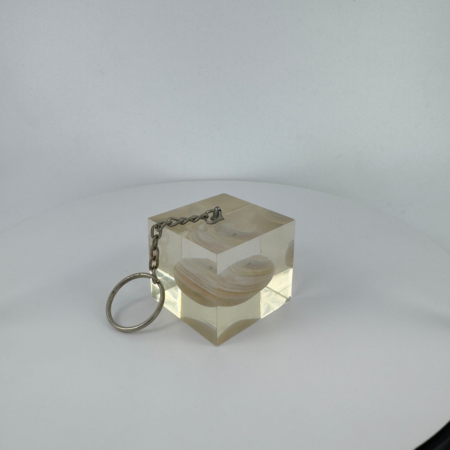 ENCAPSULATED TRANSPARENT RESIN KEY CHAIN