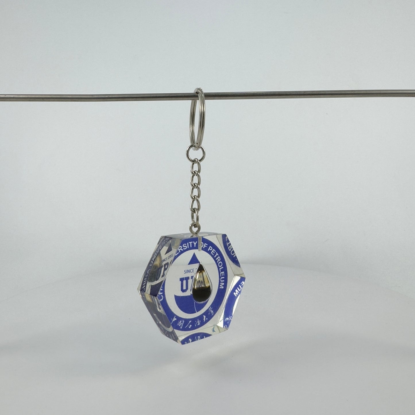 ENCAPSULATED TRANSPARENT RESIN KEY CHAIN