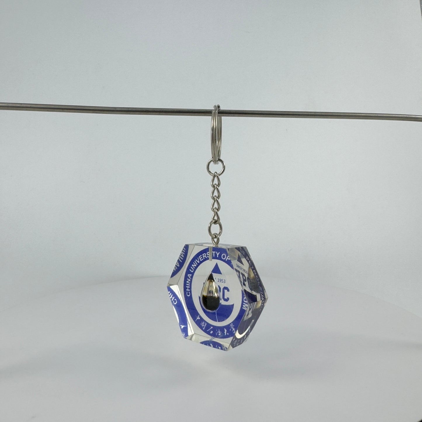 ENCAPSULATED TRANSPARENT RESIN KEY CHAIN