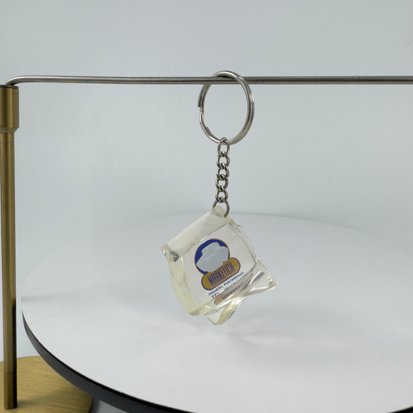 ENCAPSULATED TRANSPARENT RESIN KEY CHAIN