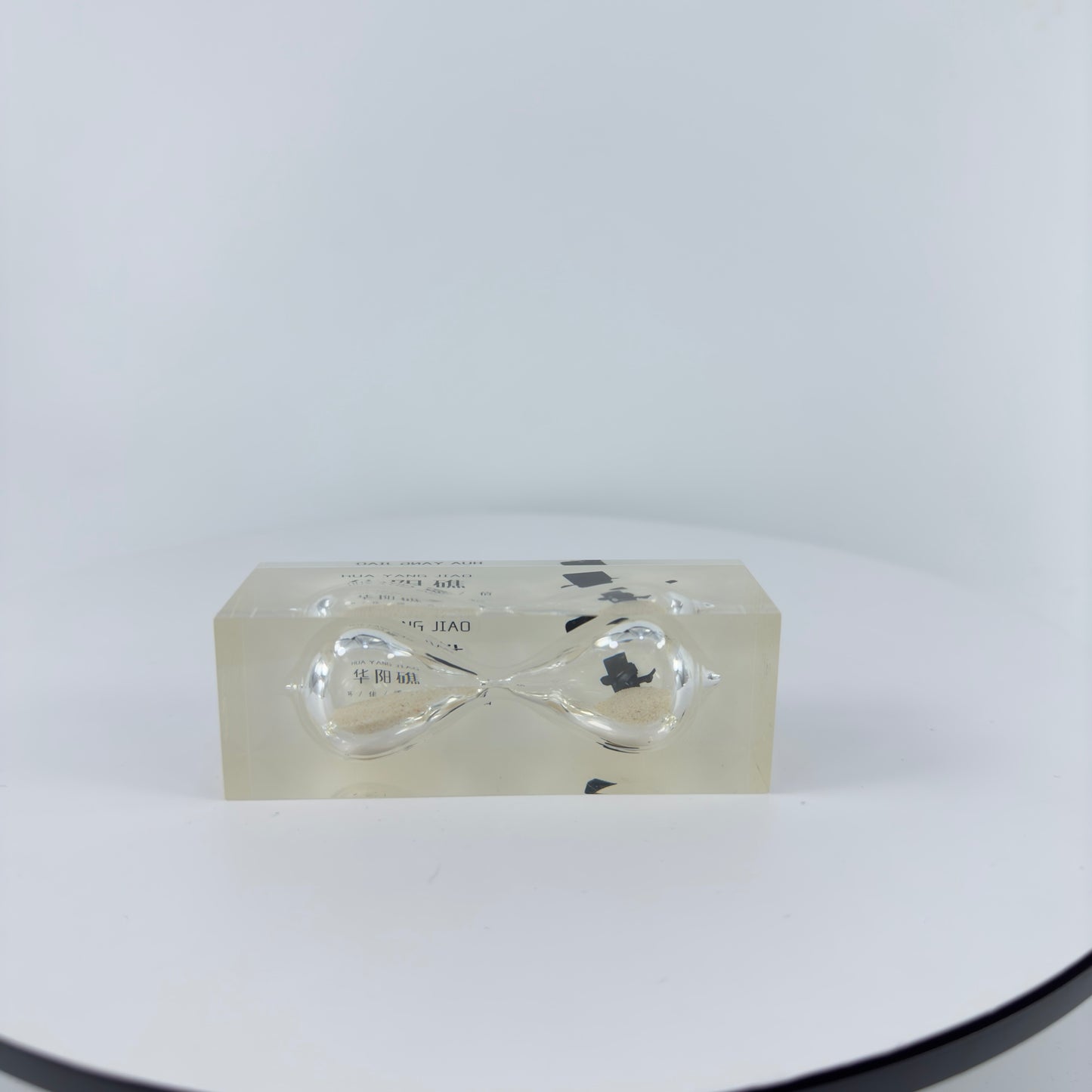 SMALL SAND TIMER ENCAPSULATED INTO TRANSPARENT RESIN