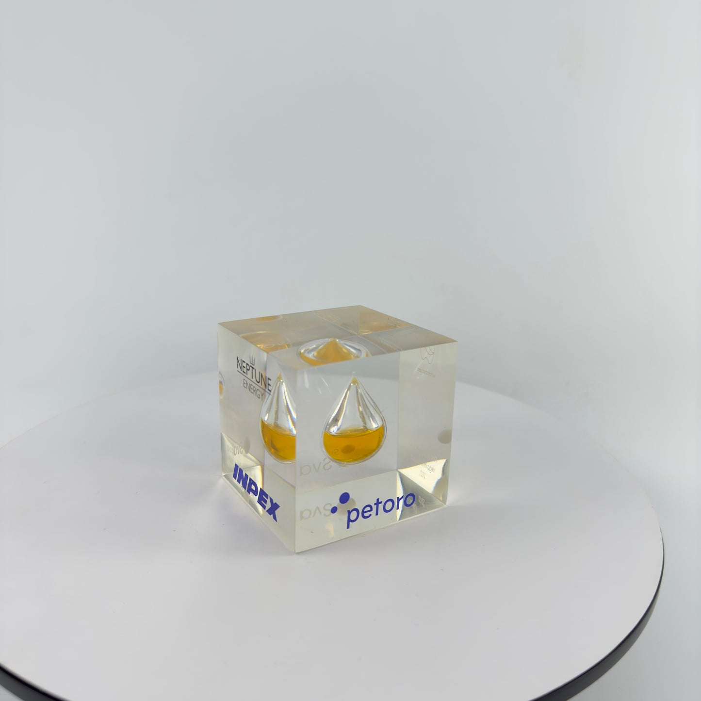 TRANSPARENT PAPER WEIGHT ENCAPSULATED WITH TEAR DROP OIL BOTTLE