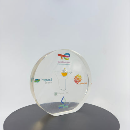 PAPER WEIGHT OIL DROP ENCAPSULATED INTO TRANSPARENT RESIN